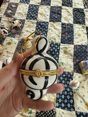 Gold-Trim Porcelain Music Note Trinket Box